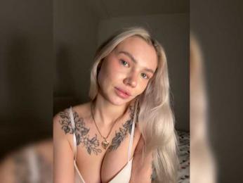 EmmaGoodGirl webcam model stream image