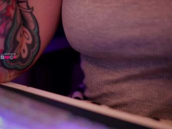 D_i_aM webcam bongacams model stream image