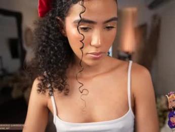 amnie_ webcam model stream image