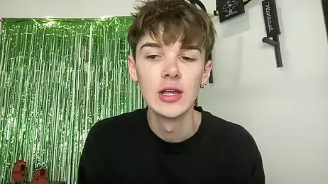 YourMilkyGuy webcam model stream image