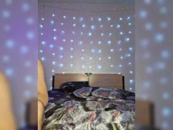 -Molly webcam model stream image