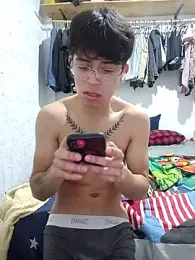 FAVOJS webcam model stream image