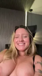 MiaPetit_ webcam model stream image