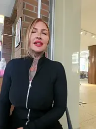 TravelMommyBlair webcam model stream image