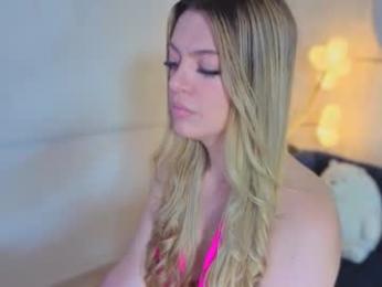 fresita_pink_ webcam model stream image