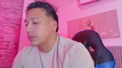 MaxTurner_ webcam model stream image