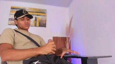 zander_20 webcam model stream image