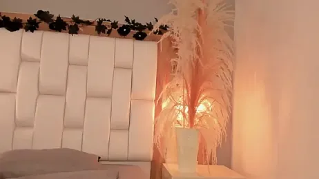 Daphne_And_Roger webcam model stream image