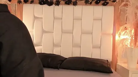 Daphne_And_Roger webcam model stream image