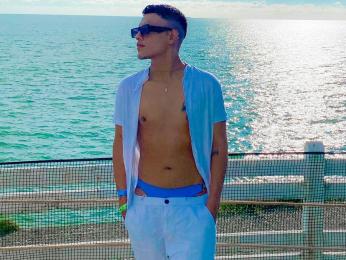 AaronRizzo webcam model stream image