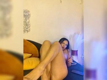 Kirakedi webcam model stream image