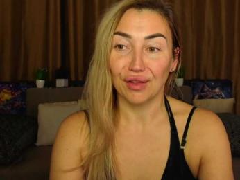 Jullyblondkiss webcam bongacams model stream image