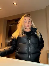 Strongqueen webcam model stream image