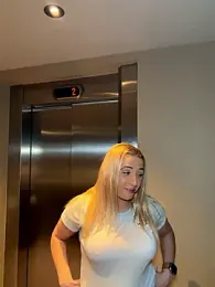 Strongqueen webcam model stream image