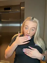 Strongqueen webcam model stream image