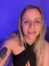 lunawolf21 webcam stripchat model stream image