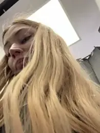 blonde_exe webcam model stream image