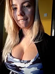 allinqueen webcam model stream image