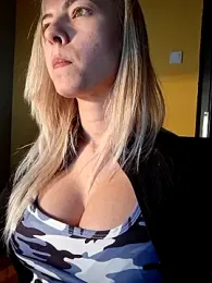 allinqueen webcam model stream image