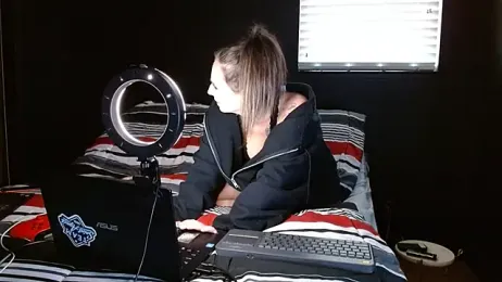 Cloudyydayzz webcam model stream image