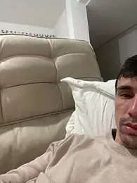 leozin01 webcam model stream image