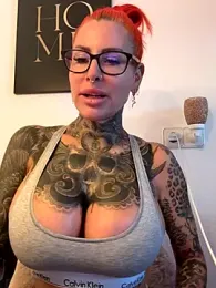 CatCoxx webcam model stream image