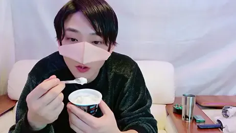 -kou-- webcam stripchat model stream image