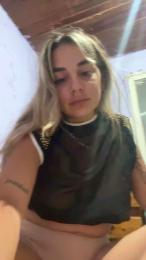 Yazminng webcam model stream image