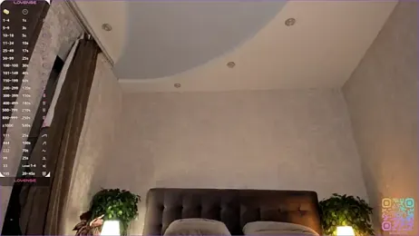 _smile_in_glow_ webcam model stream image