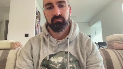 v1c70r1985 webcam cam4 model stream image