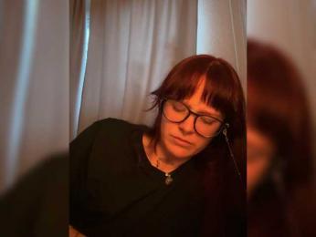 stillHer webcam model stream image