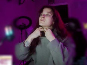 stillHer webcam model stream image