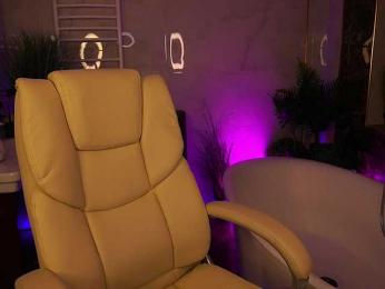 VikVikLove webcam model stream image