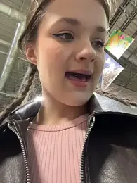 your_babymila webcam model stream image