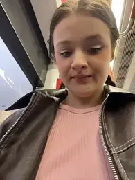 your_babymila webcam model stream image