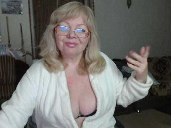 EvelynLoveShy webcam model stream image