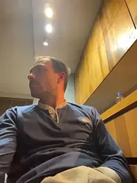 Adventurehotman webcam model stream image