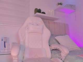 pamela-white webcam model stream image