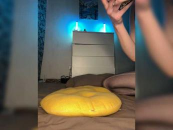 Sweet-Sweet webcam model stream image