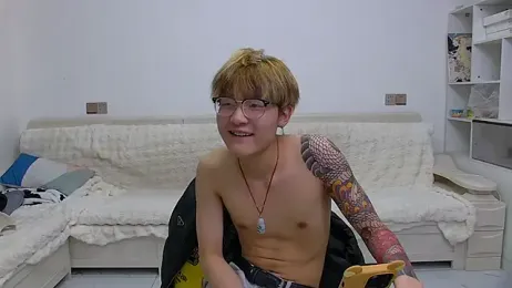 KK-cuteboy webcam model stream image