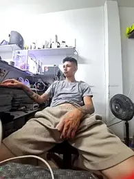 tom_latin webcam model stream image