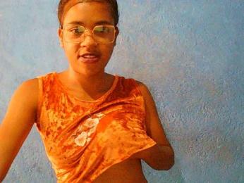 TriciaBella webcam model stream image