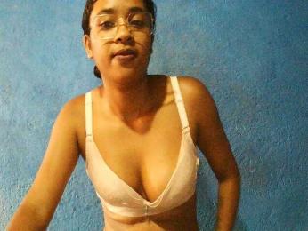 TriciaBella webcam model stream image