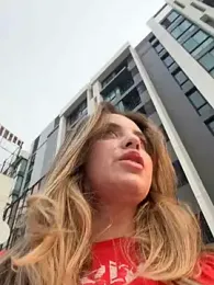 Alirawrz webcam stripchat model stream image