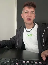 YEICK-17 webcam stripchat model stream image