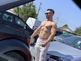 PumpIron webcam model stream image