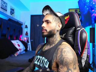 Logan Hugh webcam model stream image