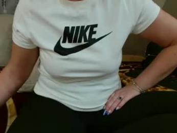 itsbustymommy webcam model stream image