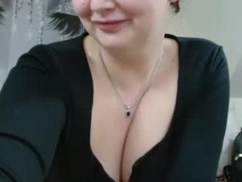 itsbustymommy webcam model stream image