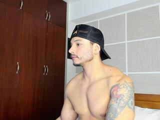 Isaac Suarez webcam model stream image